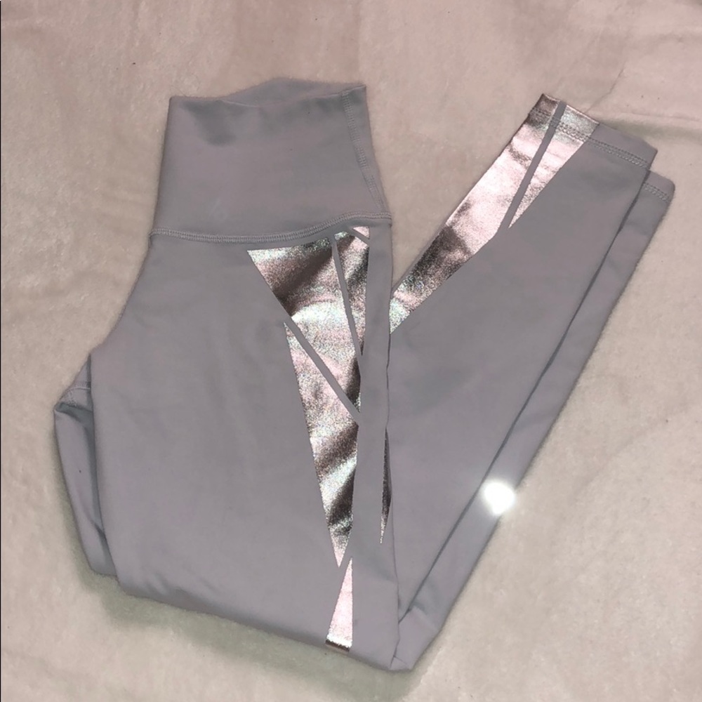 BRAND NEW ALO LEGGINGS 💙